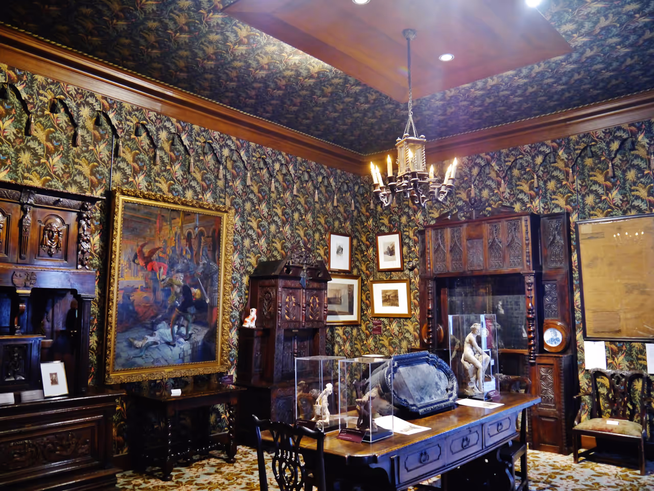 Discover the maison de victor hugo free activity in Paris