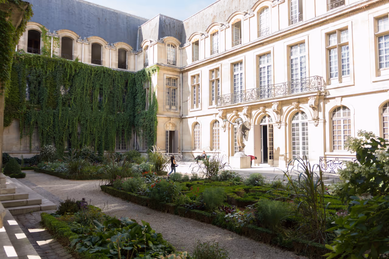 Explore the musée carnavalet free activity in Paris
