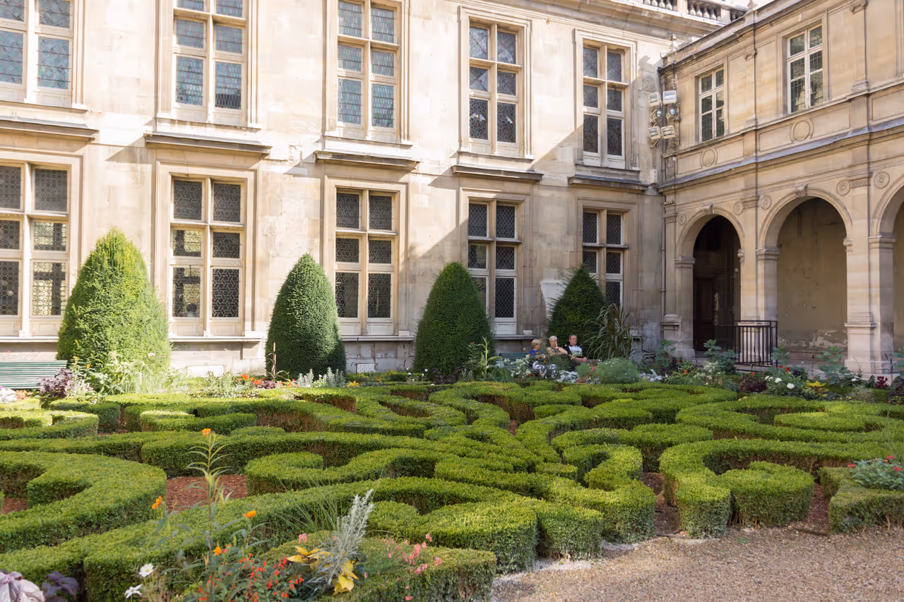 Explore the musée carnavalet free activity in Paris