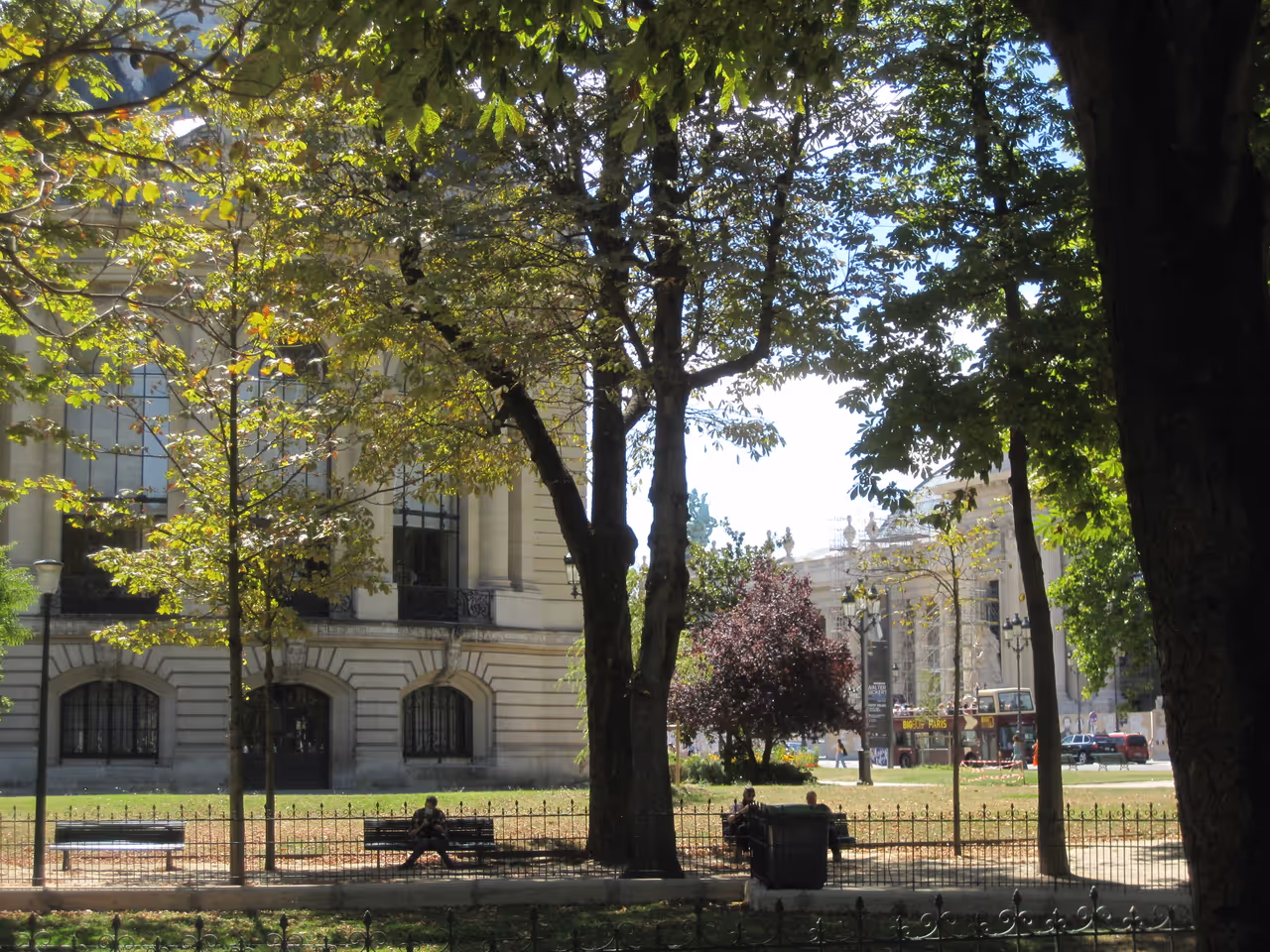 Visit the petit palais free activity in Paris
