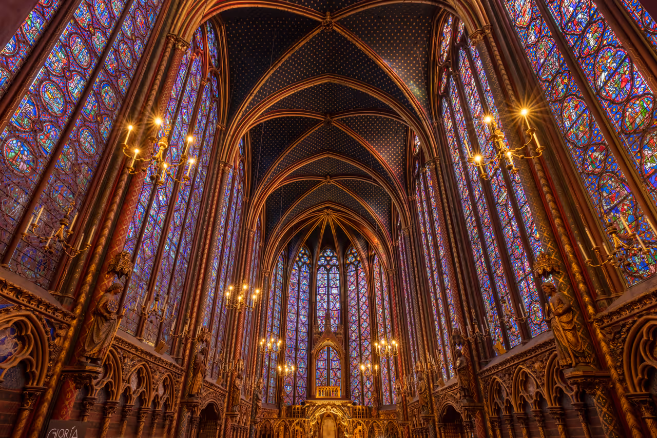 Be dazzled by sainte-chapelle in Paris