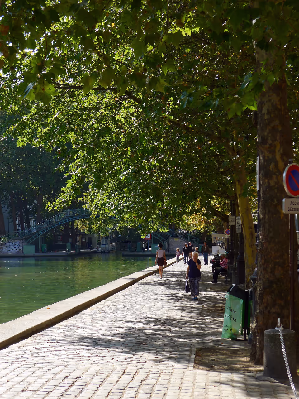 Canal saint-martin nightlife nightlife spot in Paris