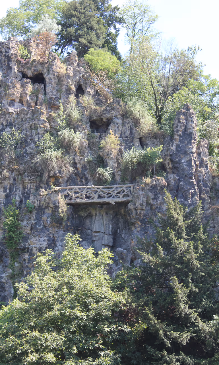 Parc des buttes-chaumont in Paris