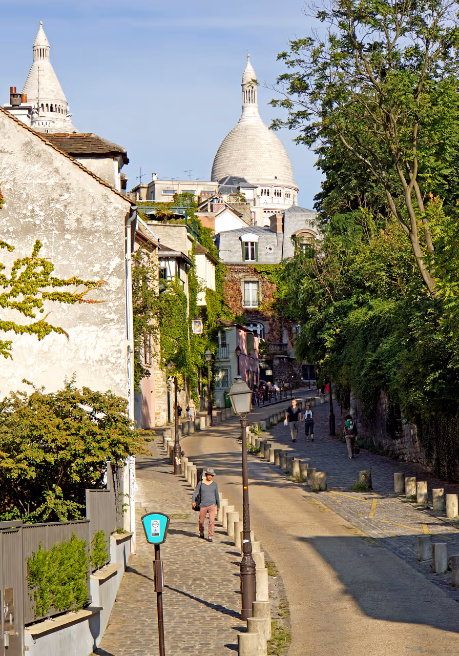 Abreuvoir street in Paris