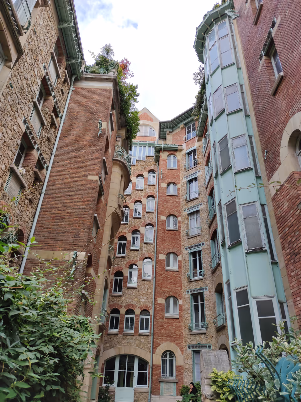 Art nouveau architecture hunt tour in Paris