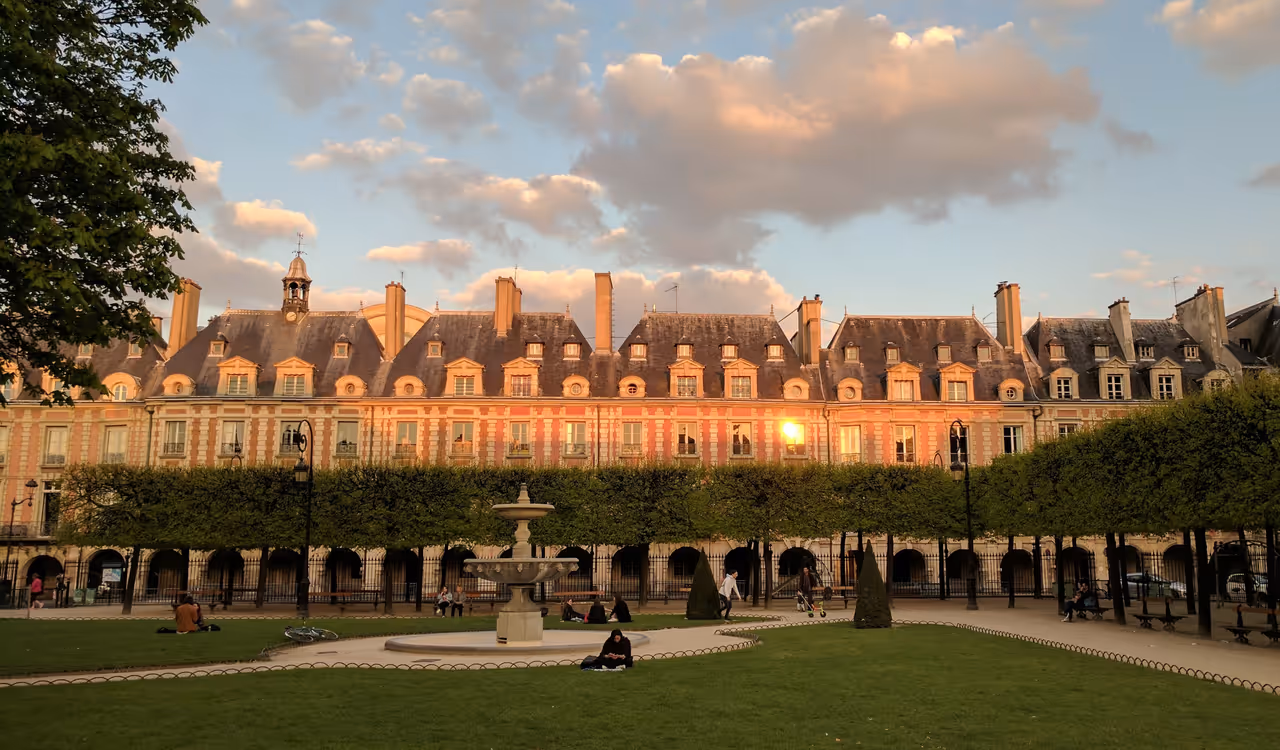 The historic marais walk stroll in Paris