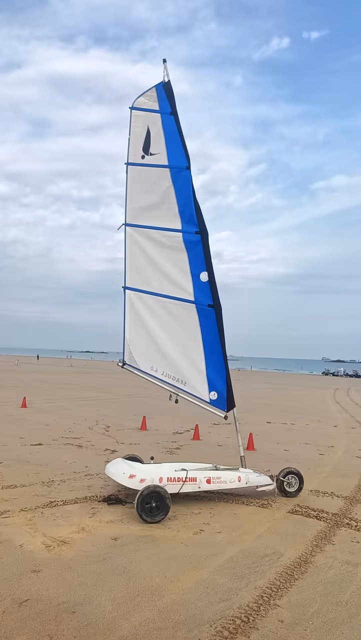 Sand yachting on the sillon, Saint-malo