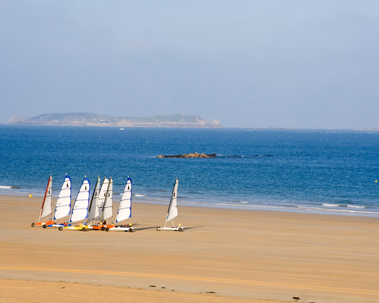 Sand yachting on the sillon, Saint-malo