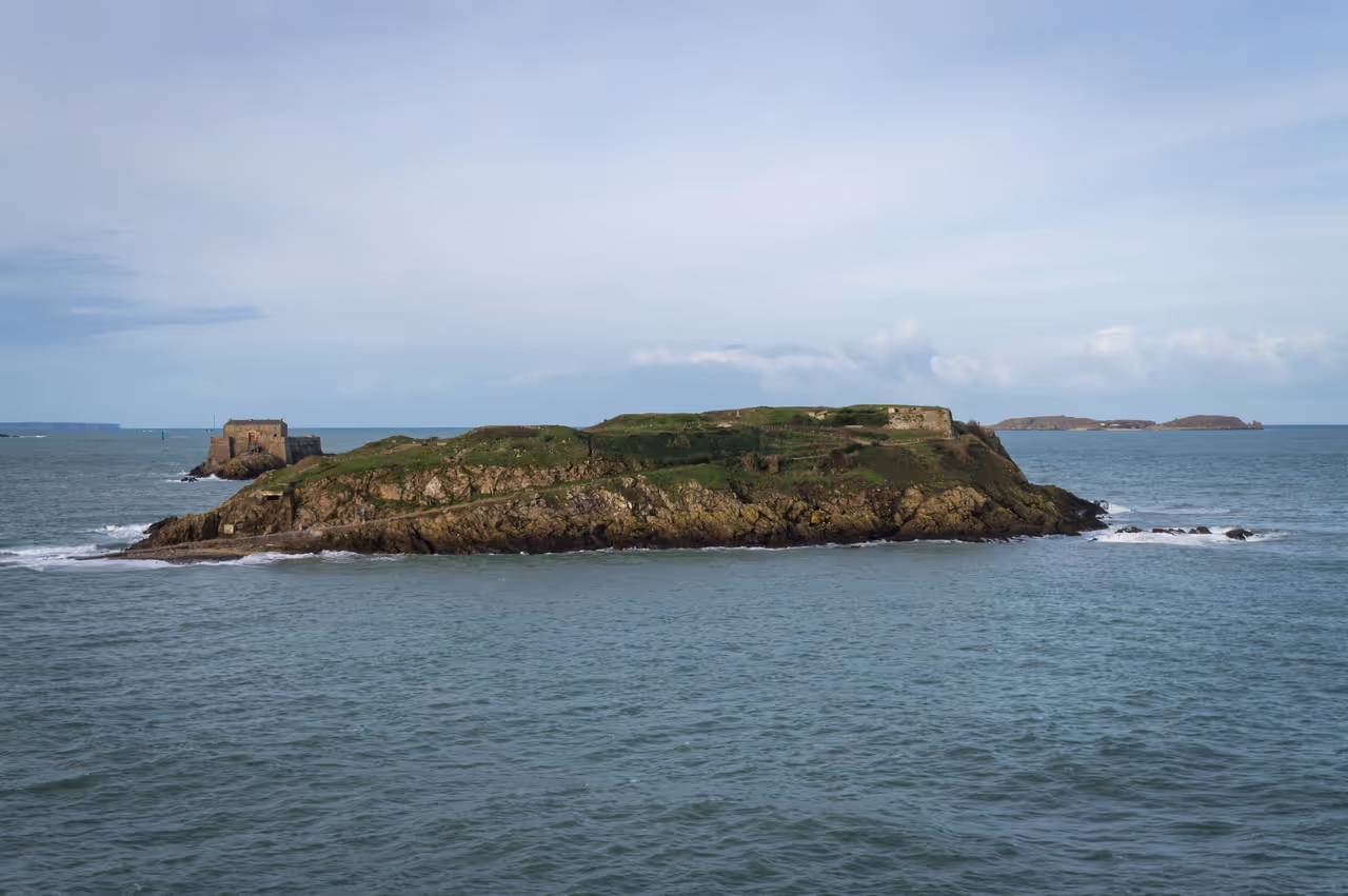 Grand Bé and Petit Bé islands near the stone ramparts of the walled city of Saint-Malo