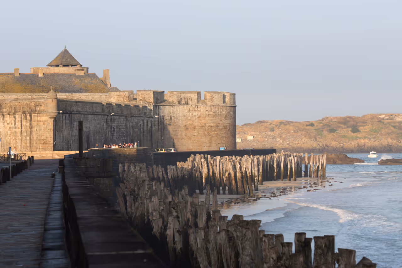 The castle of Saint-Malo, seen from the Sillon