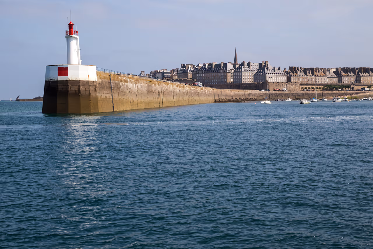Lighthouse on a pier, view onto the town, Saint-Malo