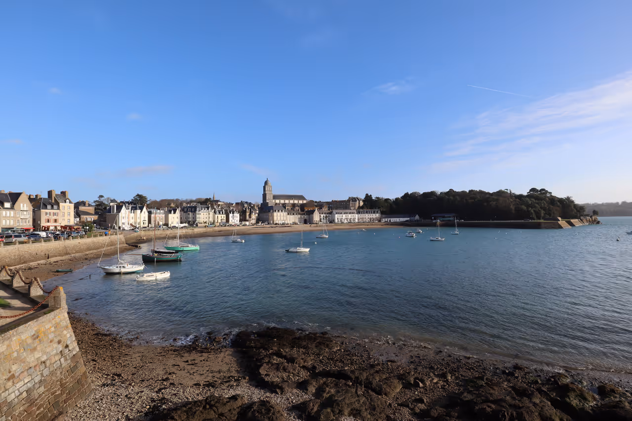 Saint-servan harbourside nightlife spot, Saint-malo