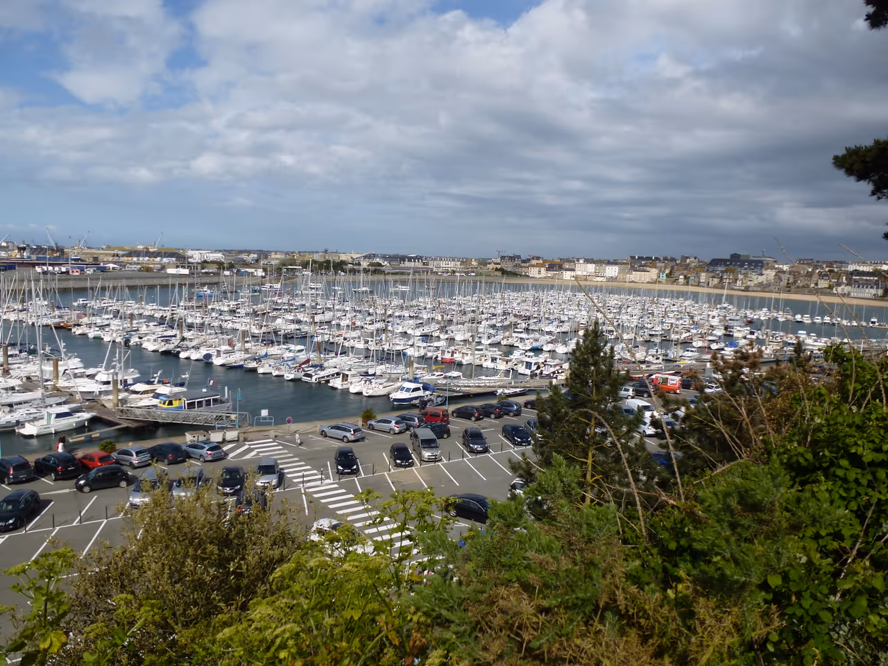 Saint-servan harbourside nightlife spot, Saint-malo