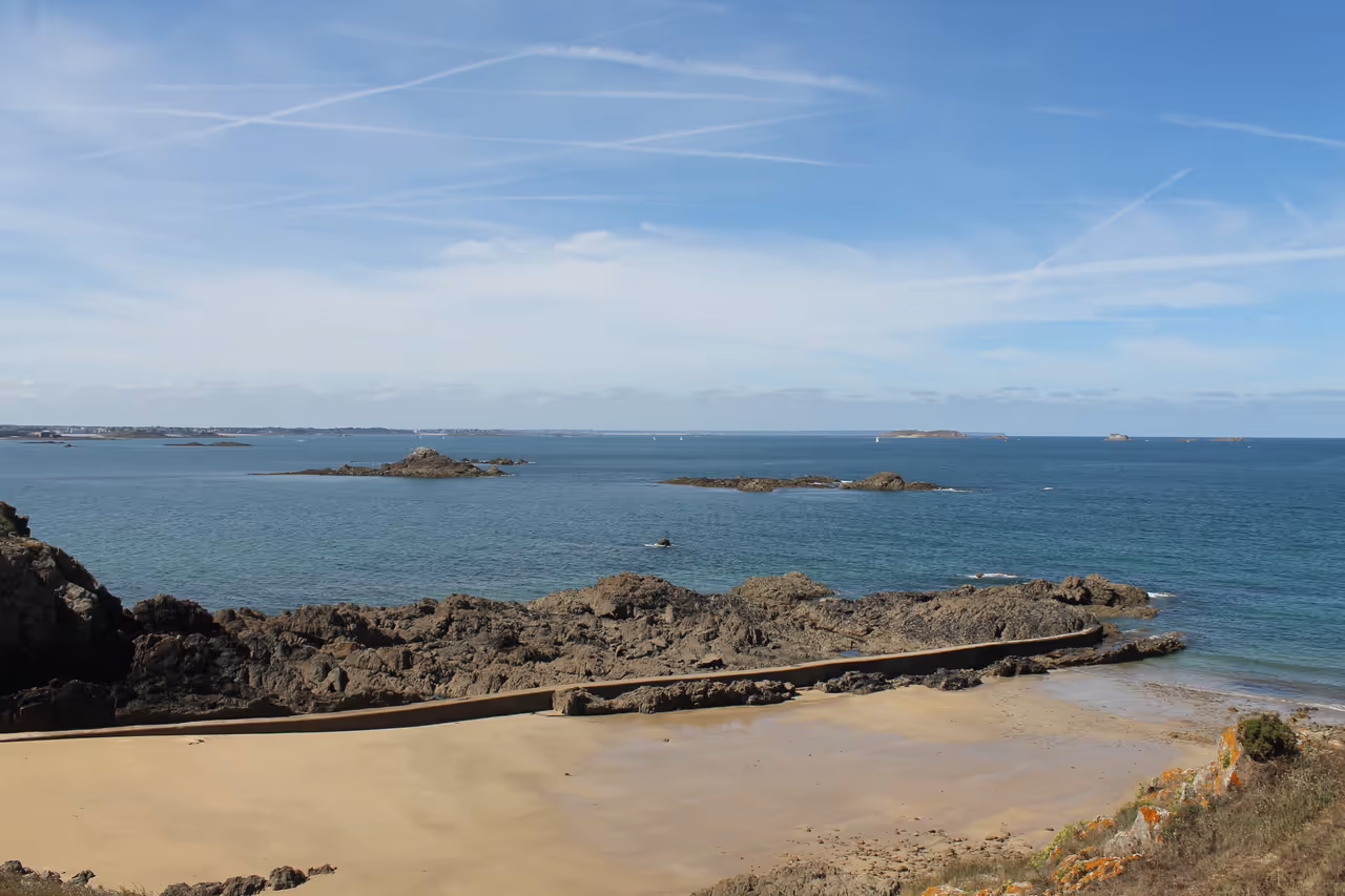 Scenic view of the coastline and rocky shoreline at Pointe de la Varde in Saint-Malo