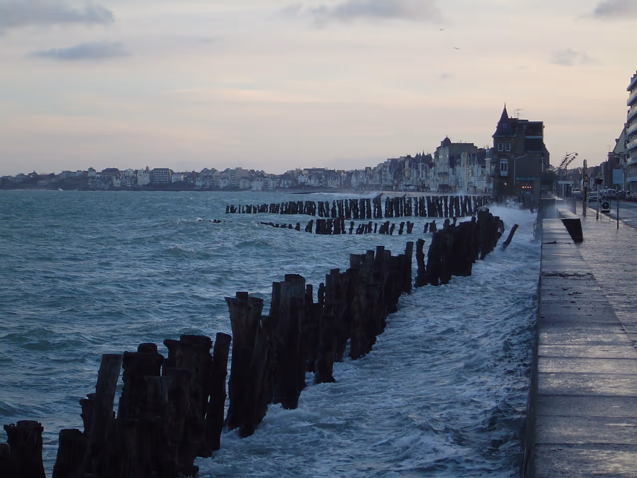 Timber breakwaters, Saint-malo