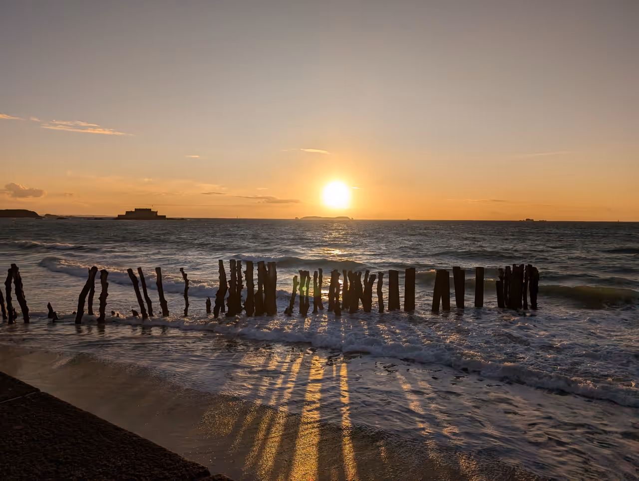 Timber breakwaters, Saint-malo