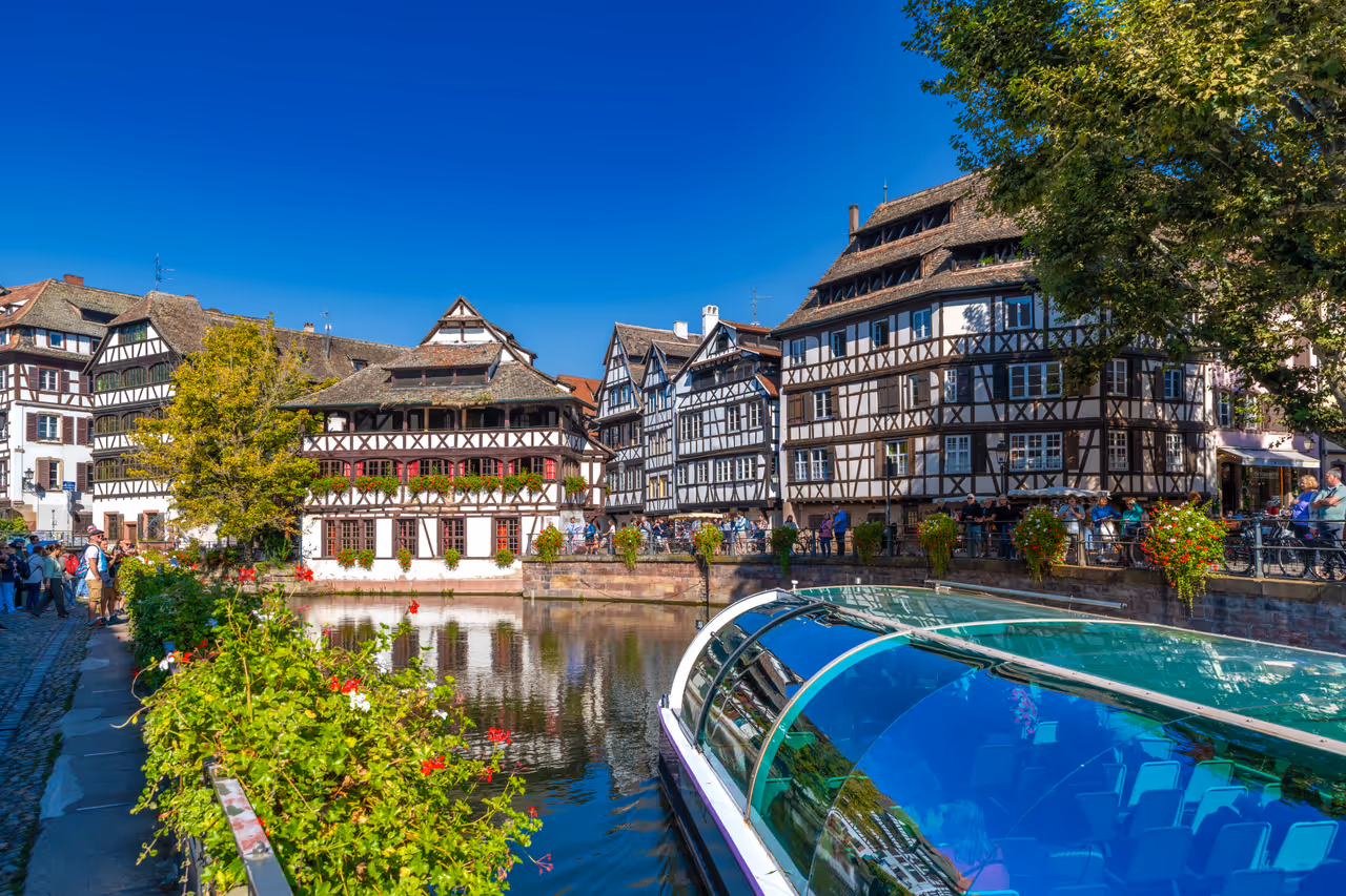 Strasbourg boat tour through the middle of the city