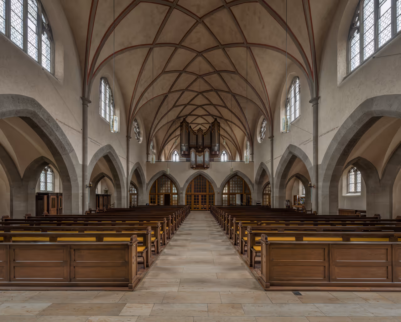 The nave and organ of St. Josef der Bräutigam