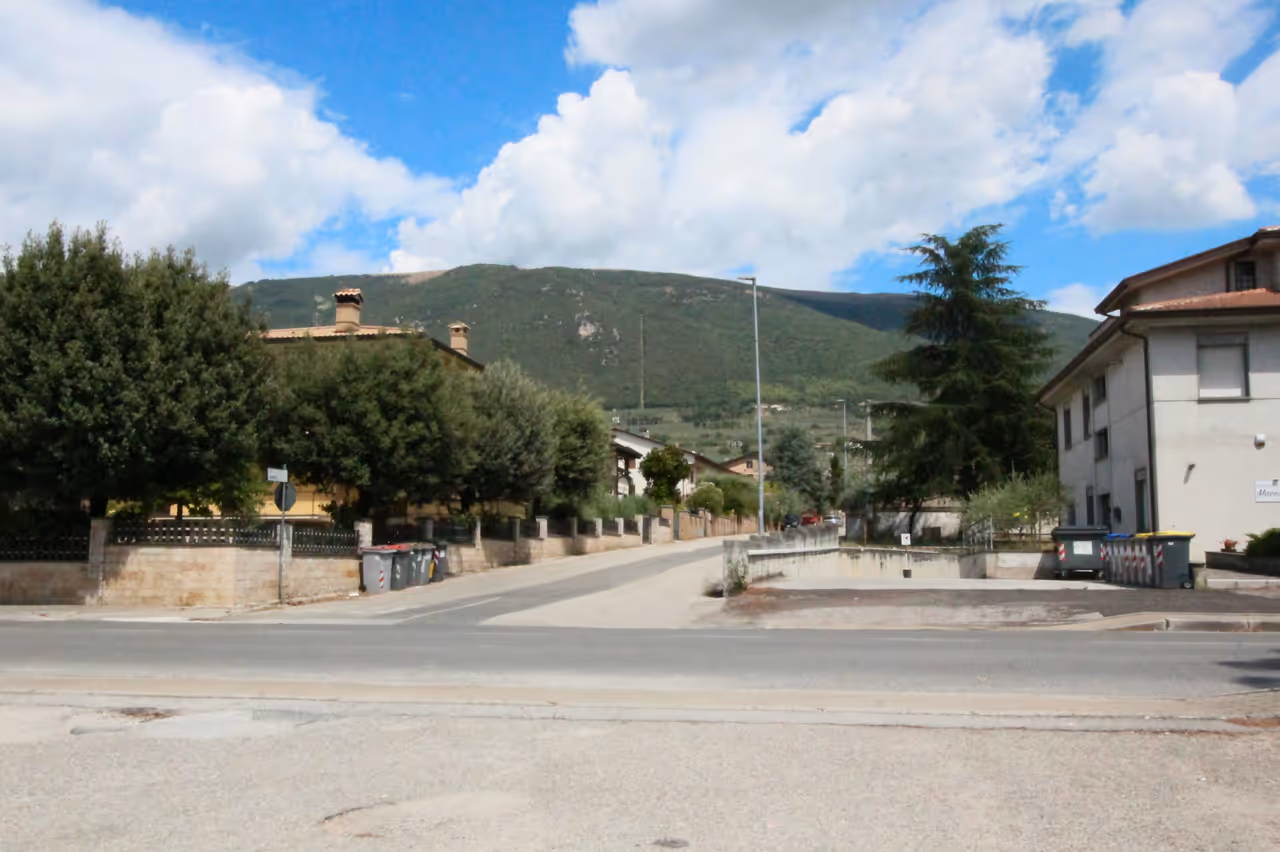 Umbrian valley loop cycling in Assisi