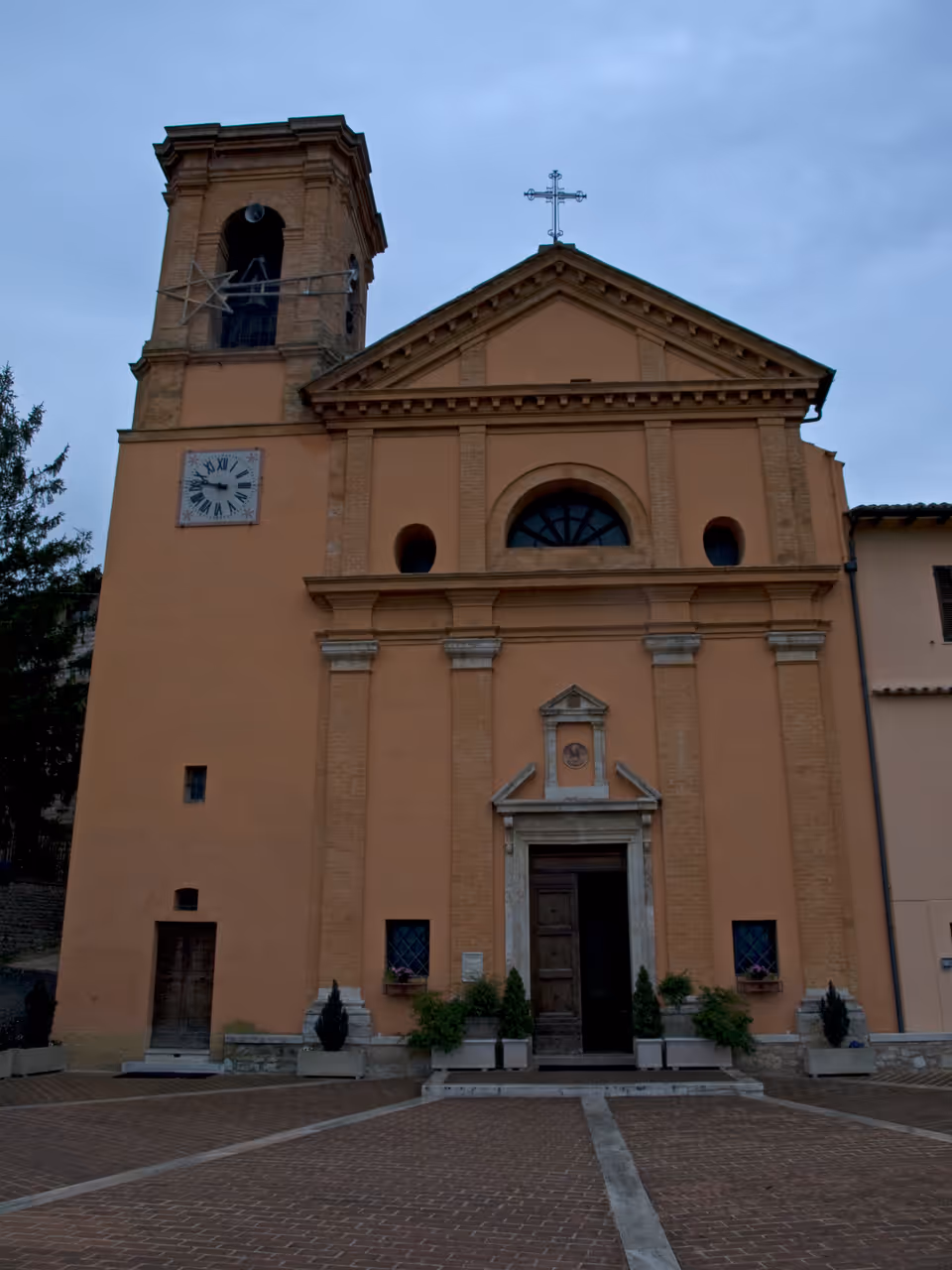 Explore CYCLING ROUTES in Assisi