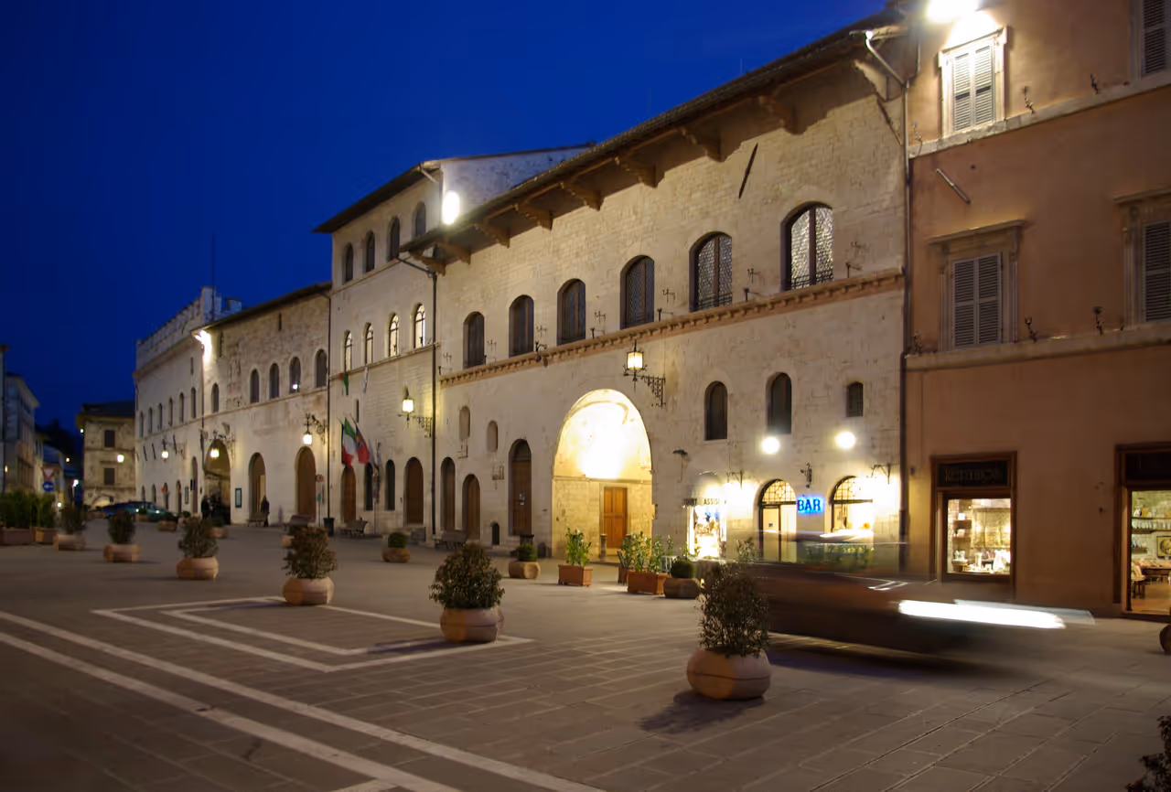 Piazza del comune in Assisi