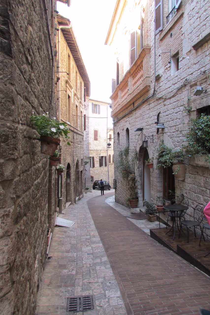 Via san rufino nightlife spot in Assisi