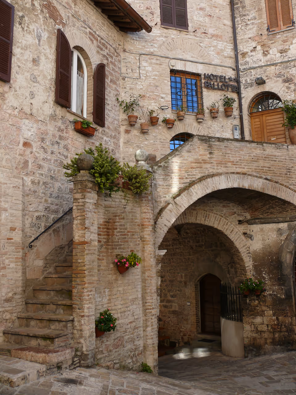 Via san rufino nightlife spot in Assisi