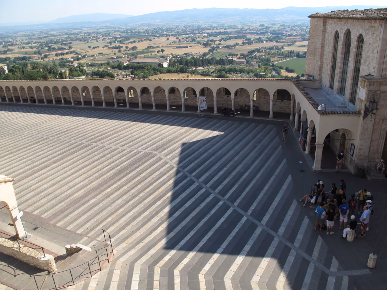 Lower sanctuary approach in Assisi