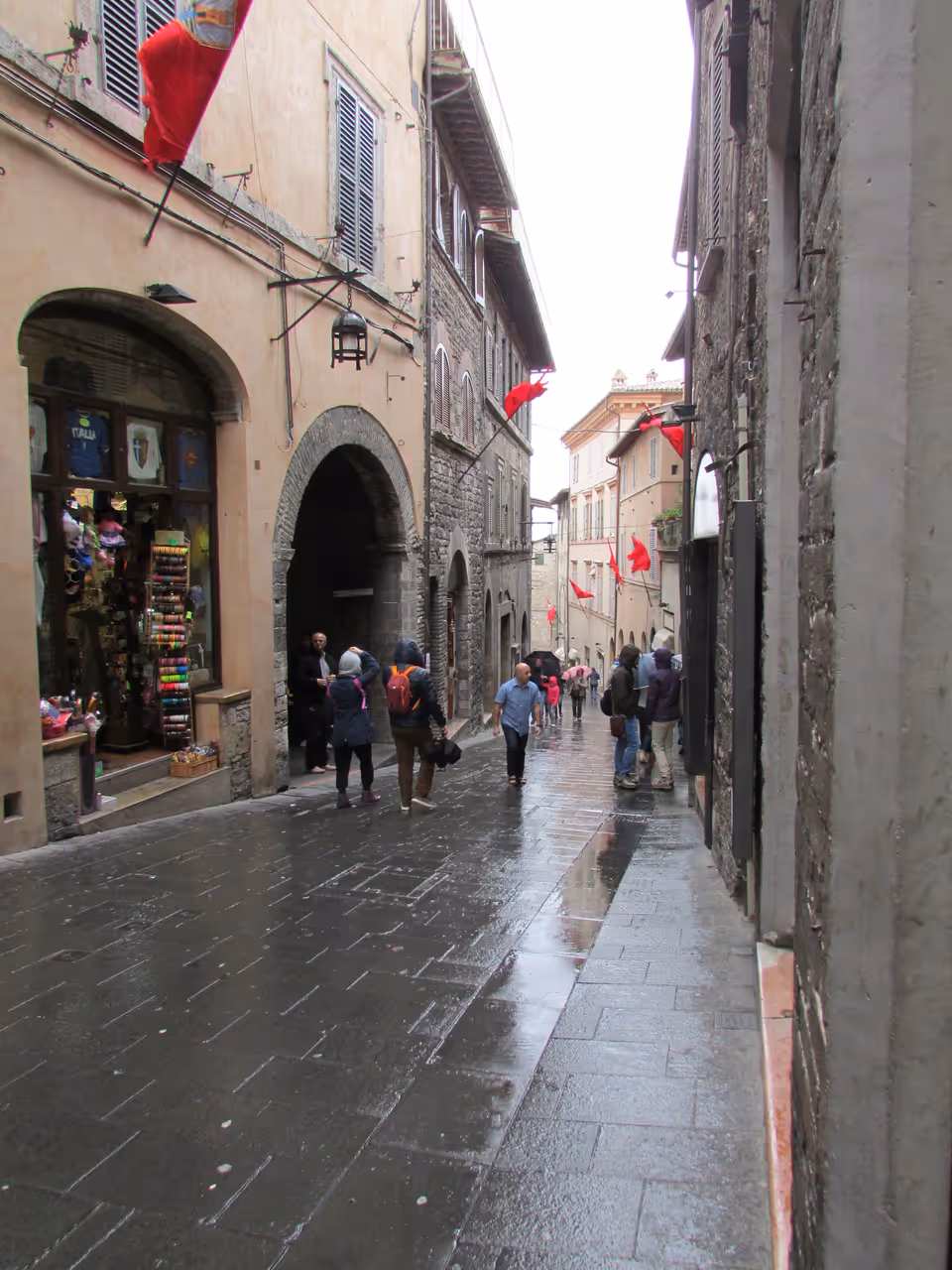 Via portica archways in Assisi