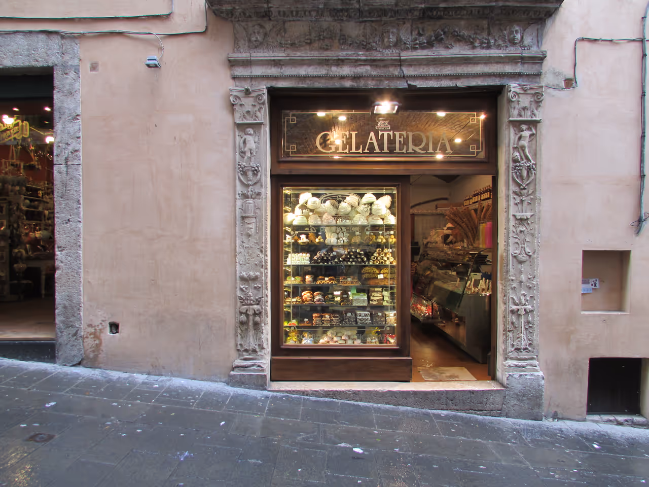Via portica archways in Assisi
