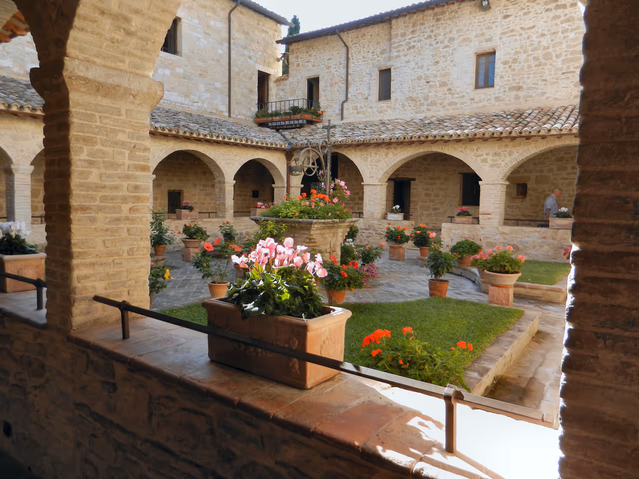 The hidden monasteries and cloisters tour in Assisi