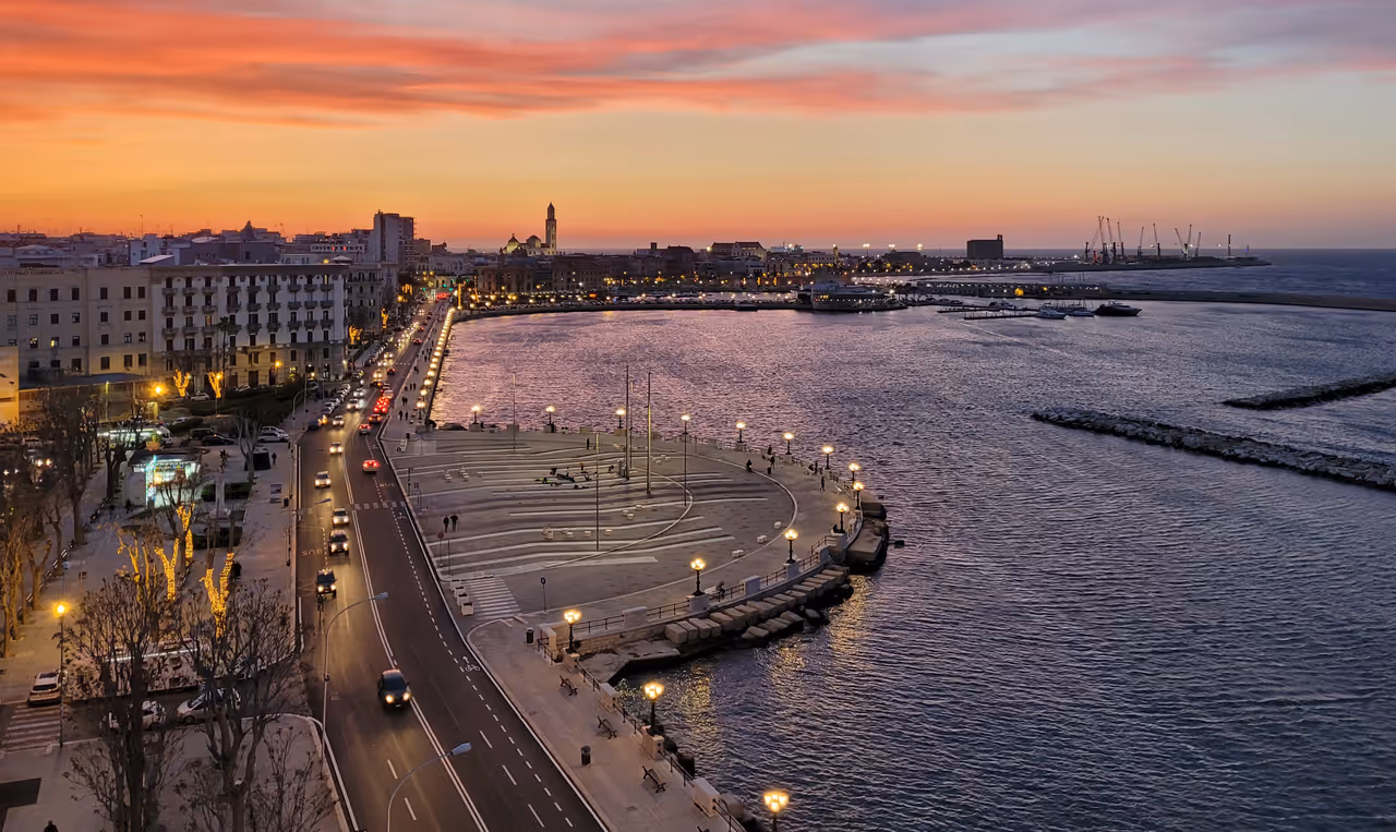 Promenade cycling in Bari