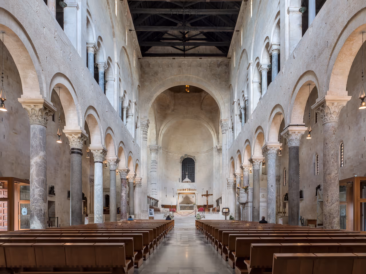 Saint Sabinus cathedral, the nave