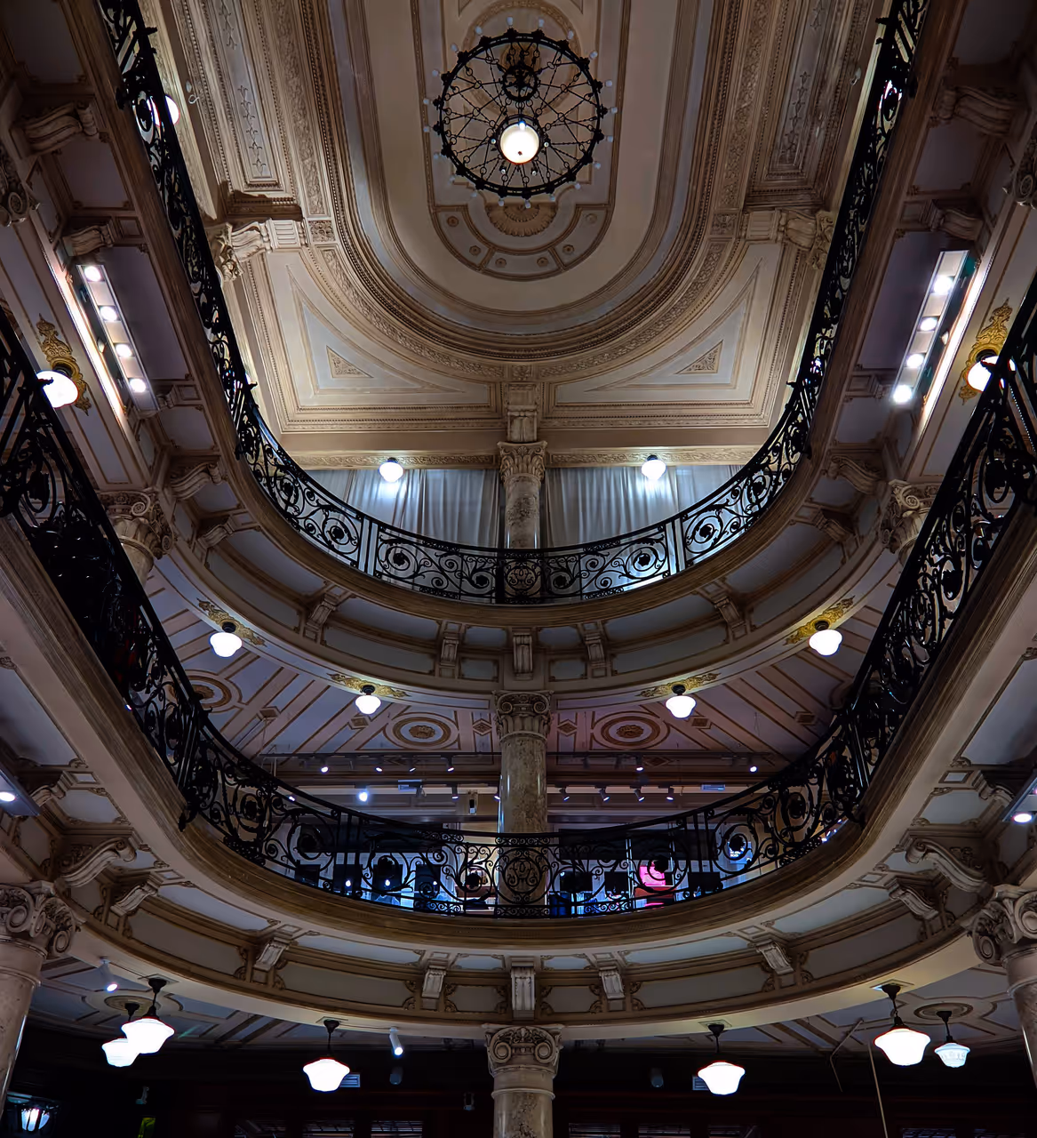 Palazzo Mincuzzi ceiling, Bari
