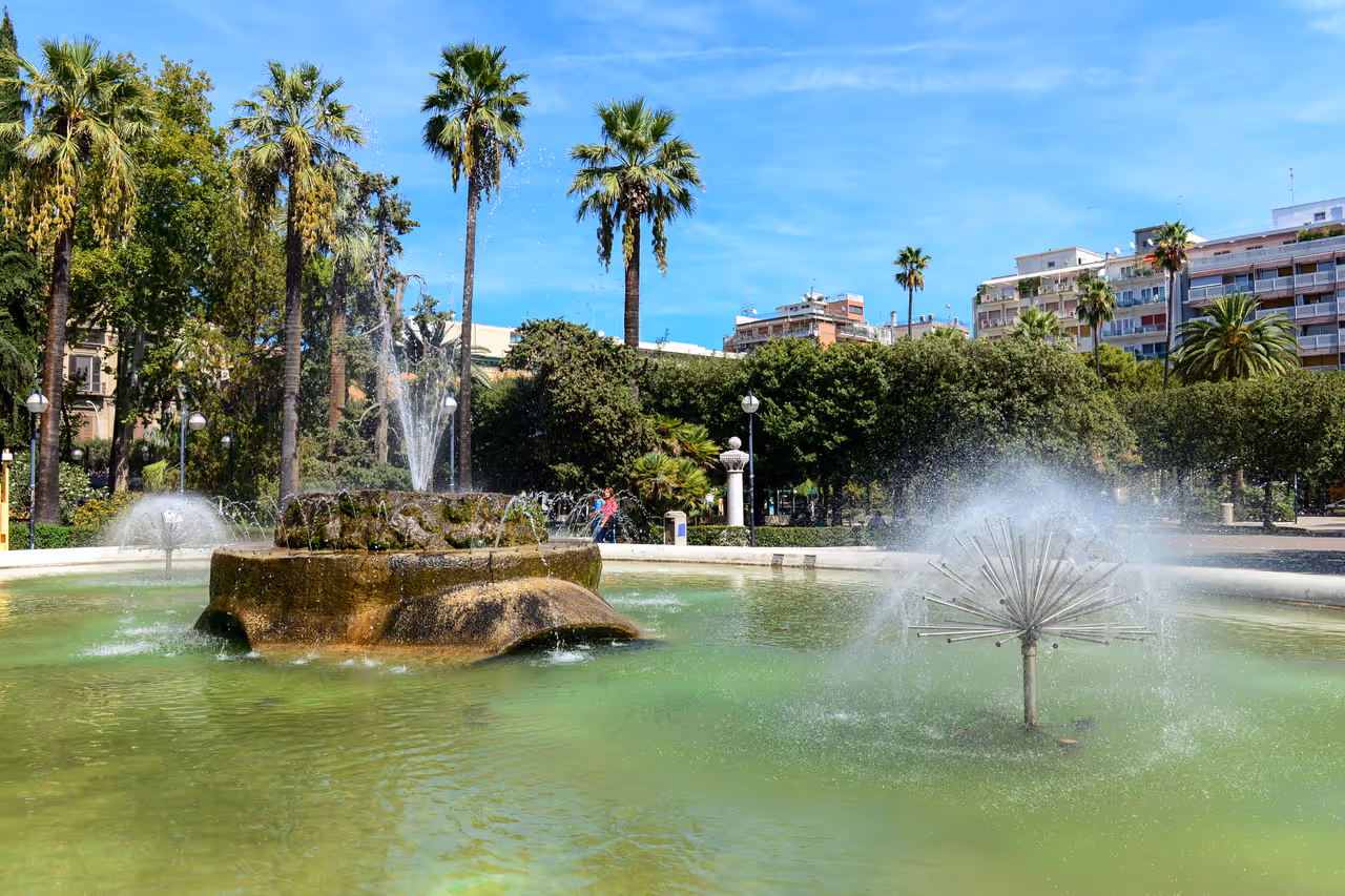fountain in Piazza Umberto I, Bari