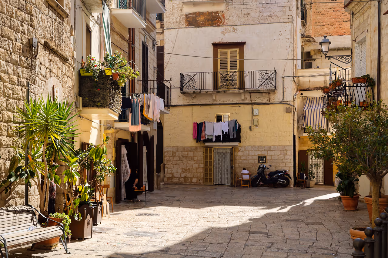 San nicola pier bars nightlife spot in Bari