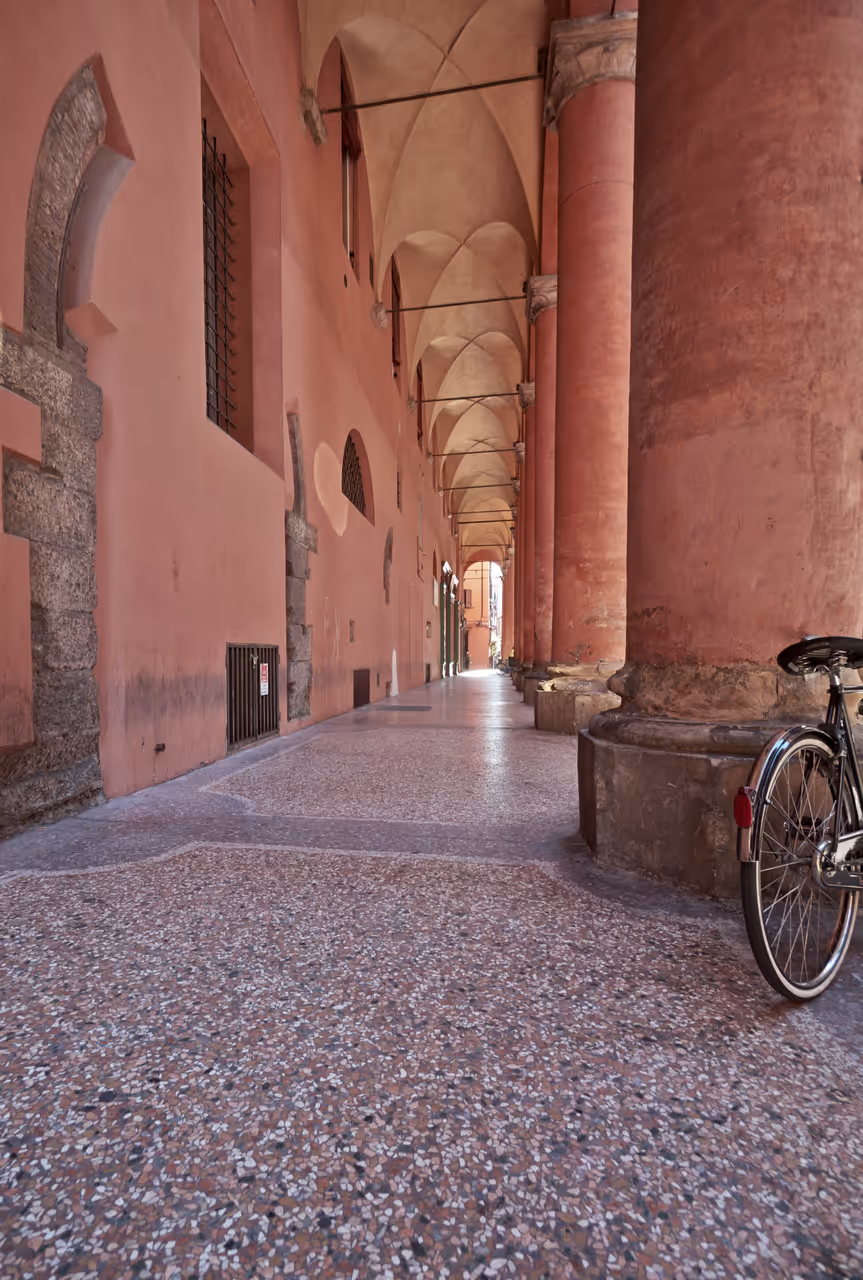 Urban trekking in Bologna