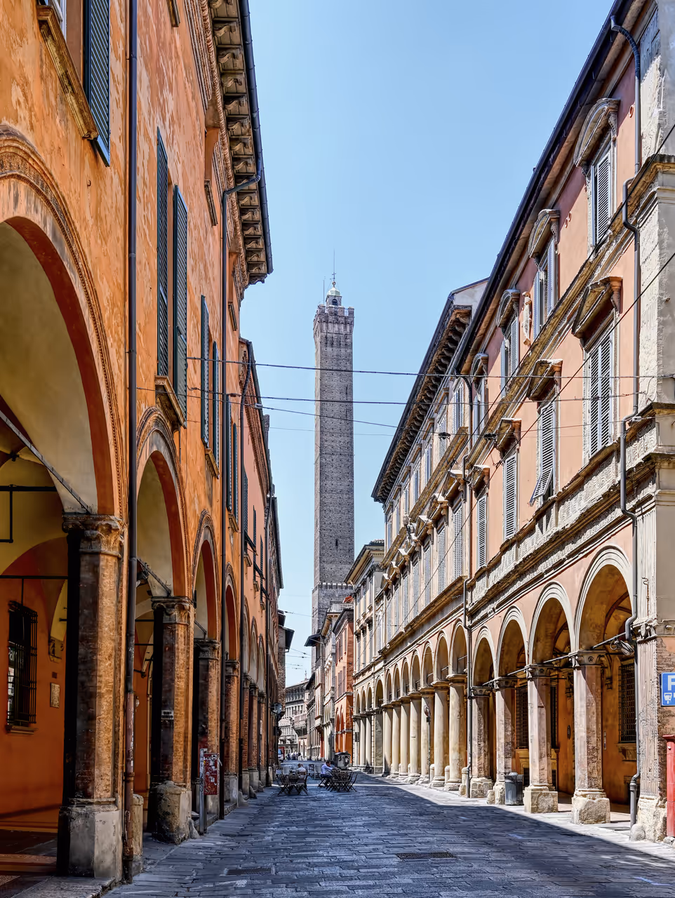 Prendiparte tower in Bologna