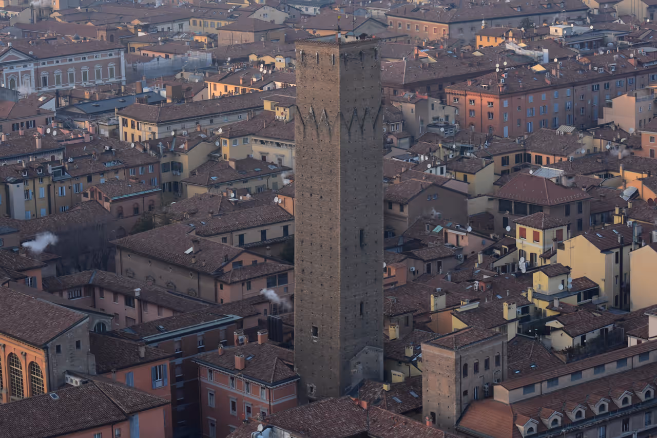 Prendiparte tower in Bologna