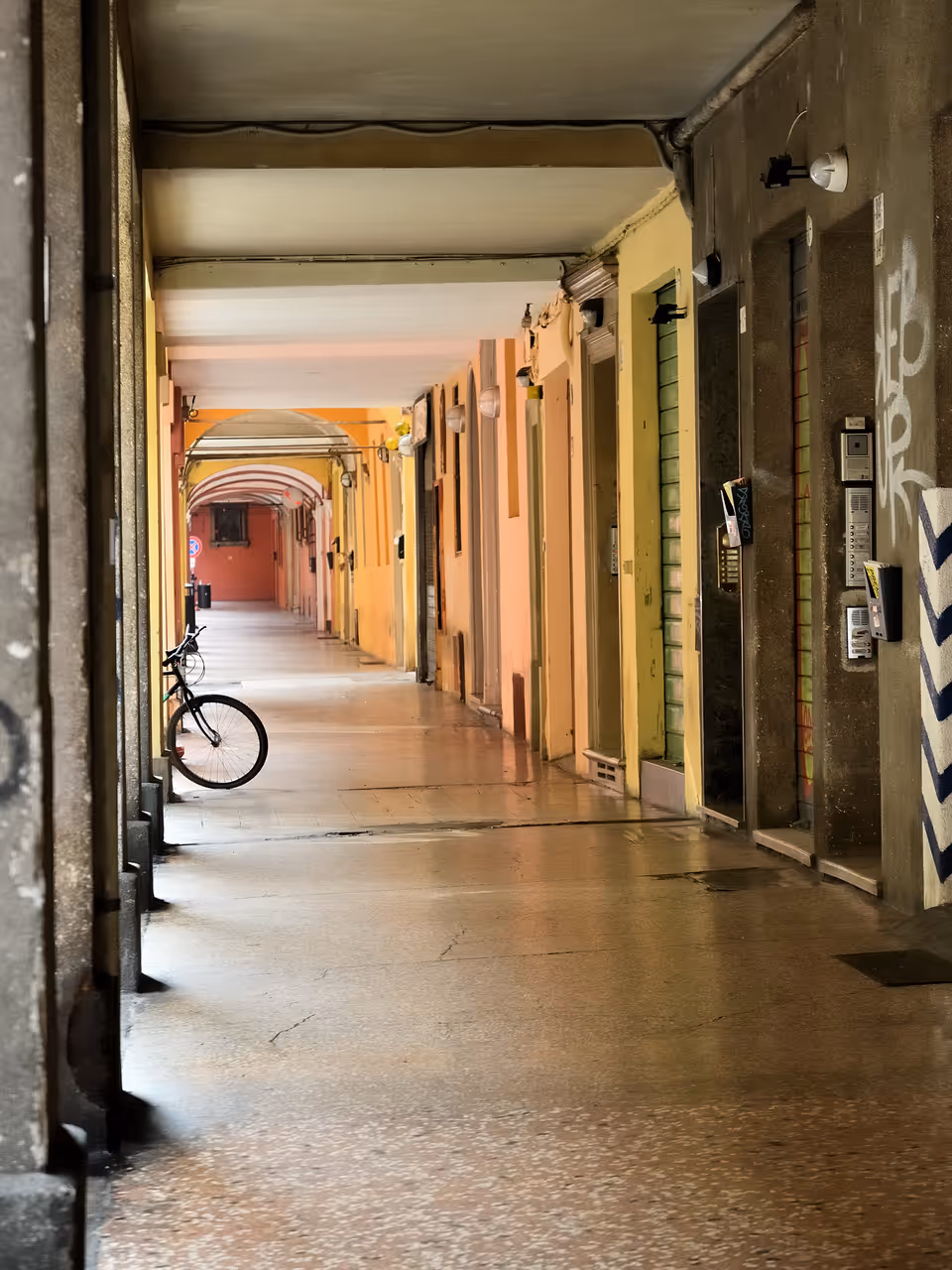 Mascarella street nightlife spot in Bologna
