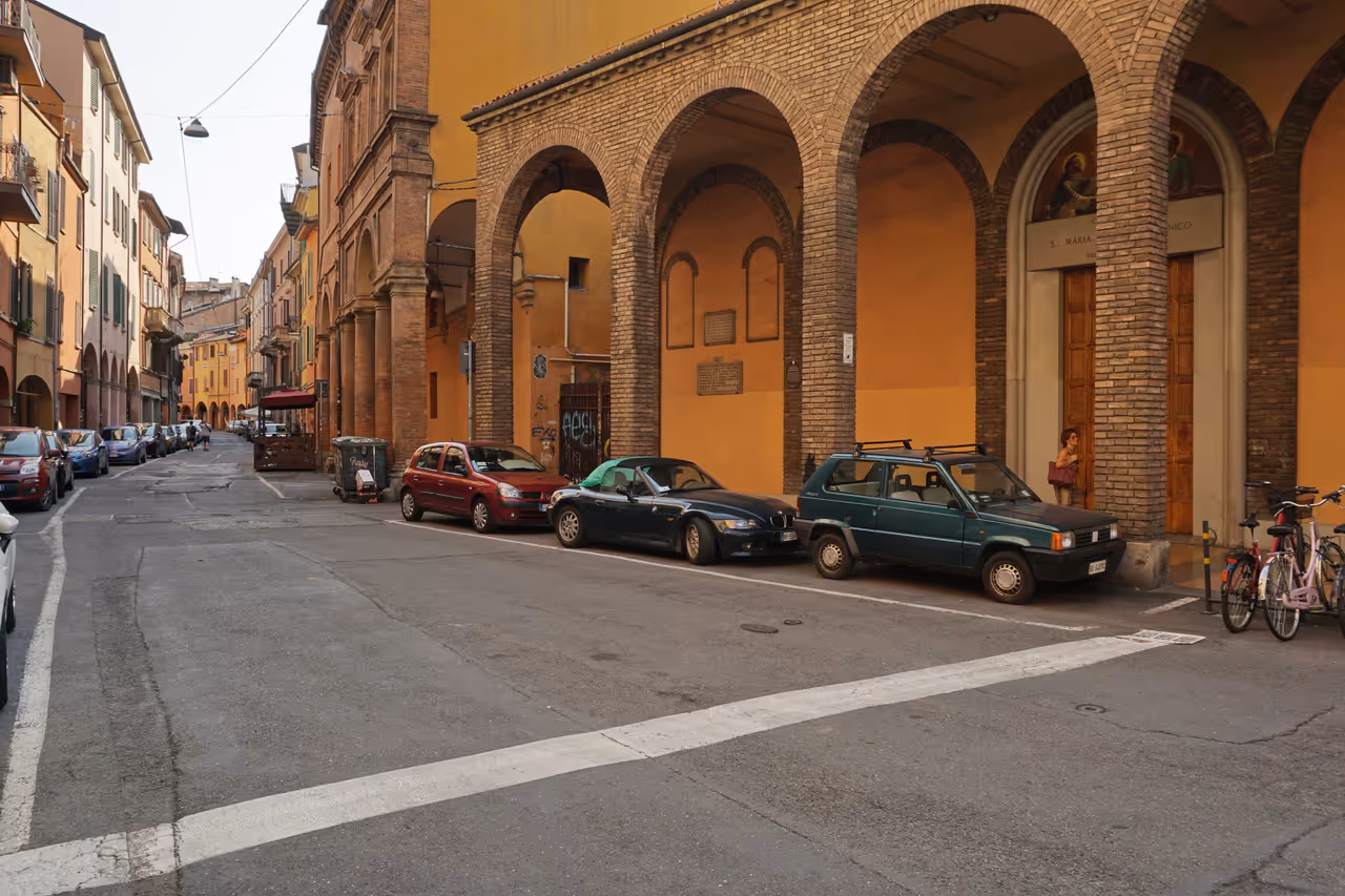 Mascarella street nightlife spot in Bologna