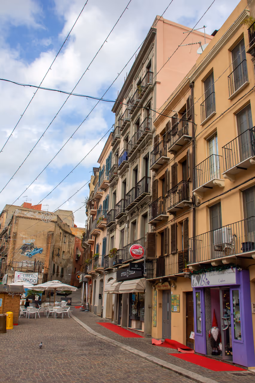 Vittorio emanuele ii avenue nightlife spot in Cagliari