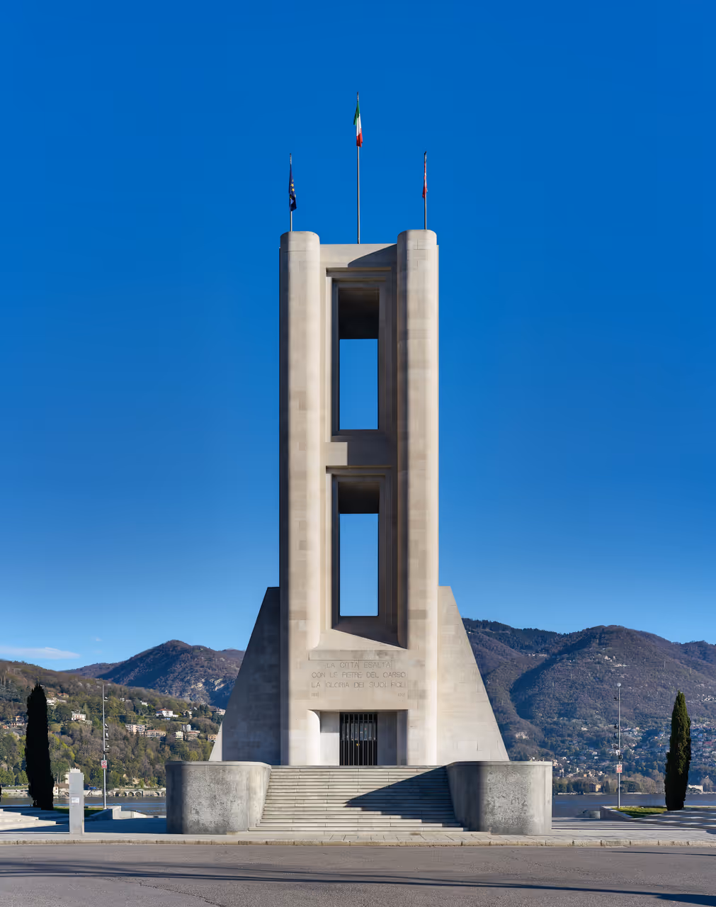 War memorial in Como