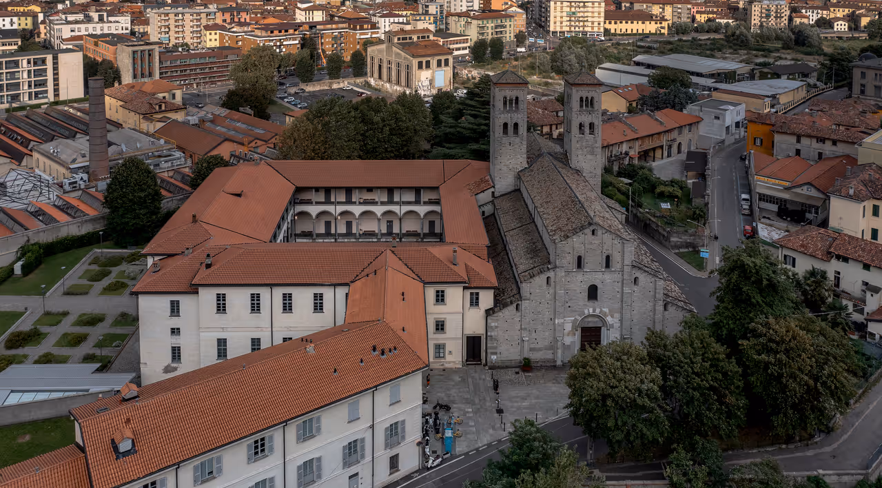 Basilica of sant'abbondio in Como