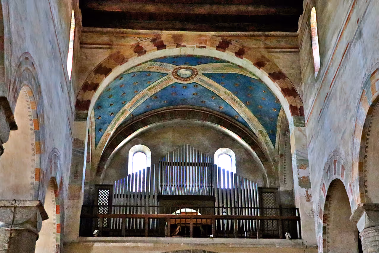 Basilica of sant'abbondio in Como