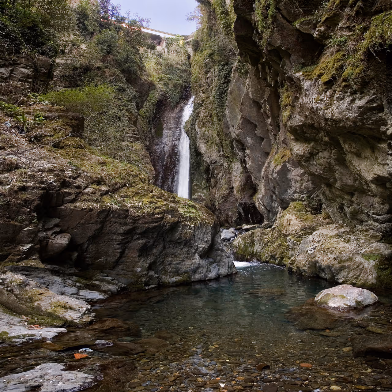 Watertfall in Orrido, Nesso