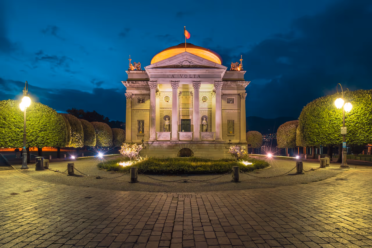 Nighttime illumination of the Volta Temple in Como