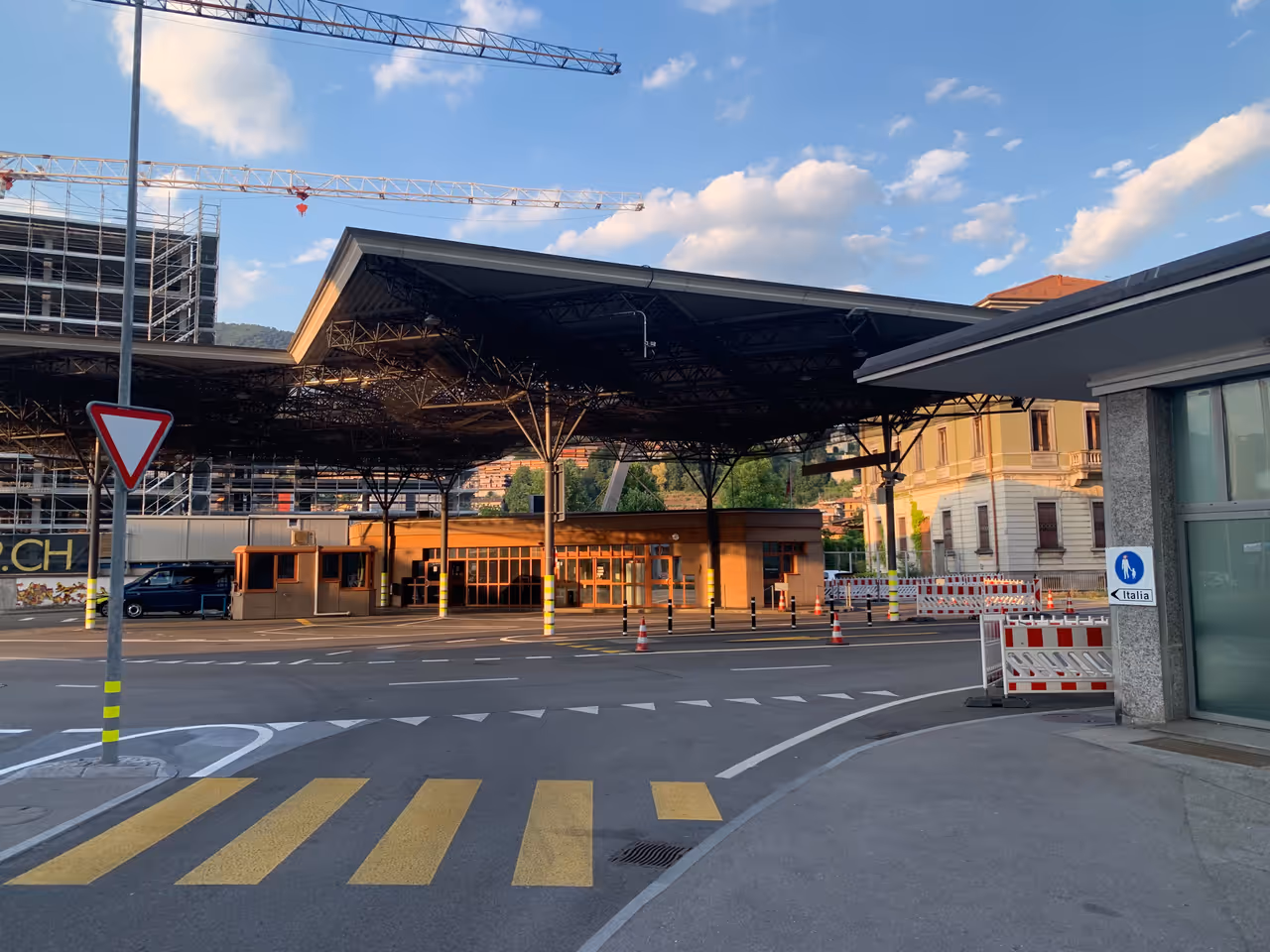 The swiss border loop cycling in Como