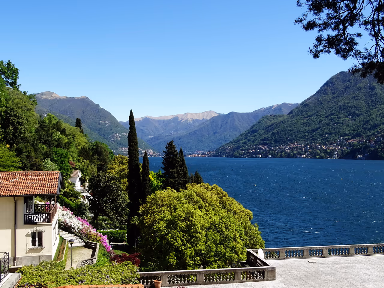 Grumello villa park in Como