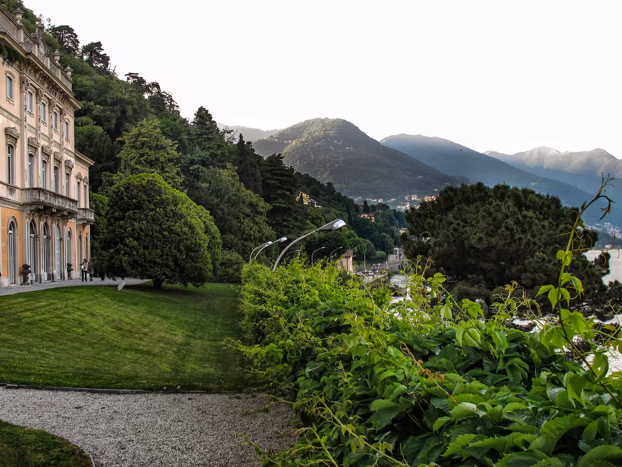 Grumello villa park in Como